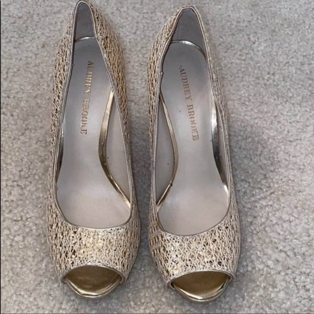 Audrey Brooke Gold 7.5 Heel